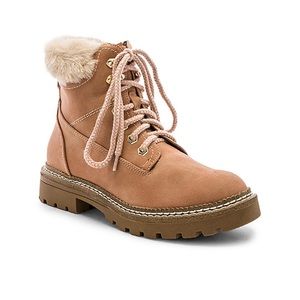 NWT- Steve Madden Alaska bootie with faux fur